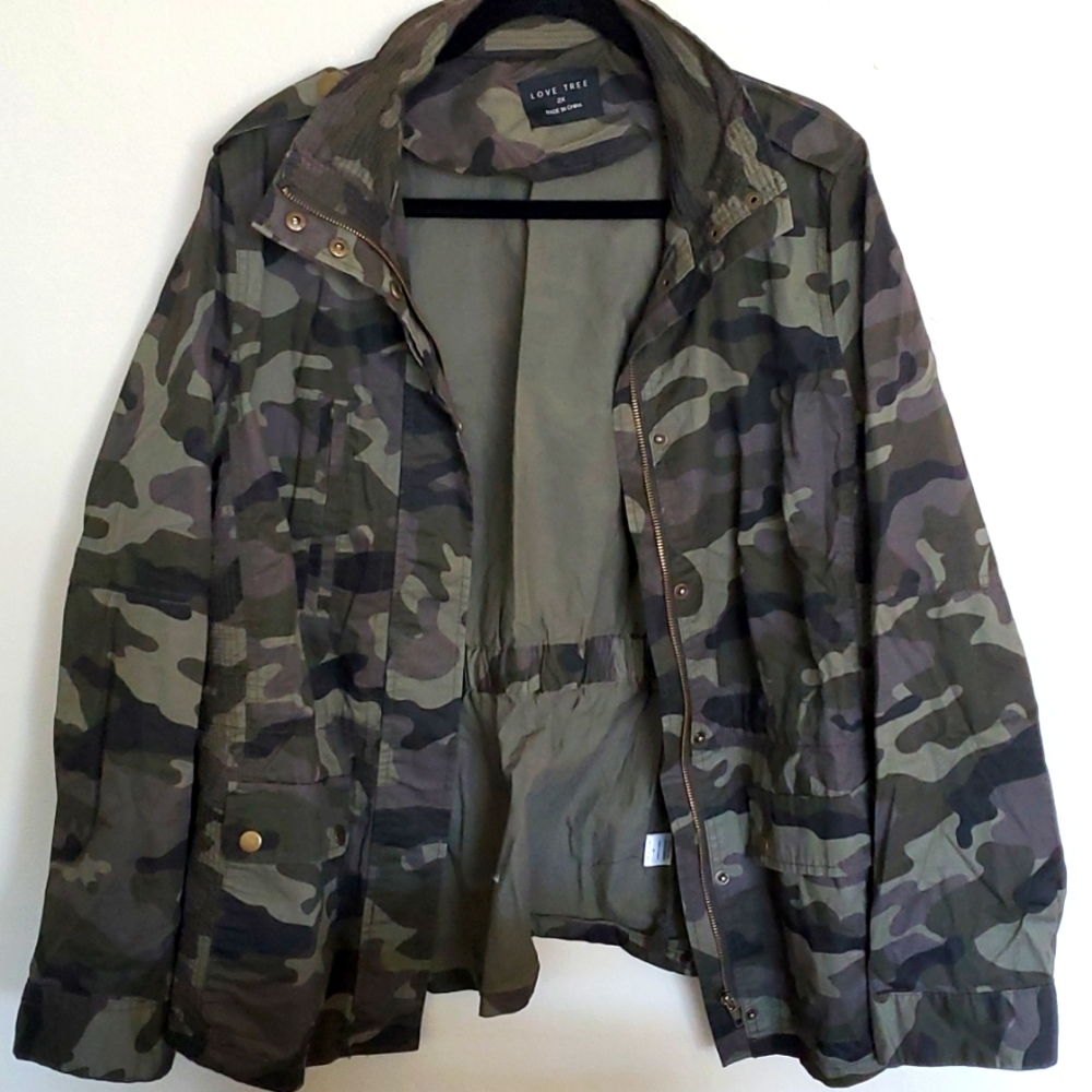 Love Tree Camouflage jacket, 2X (runs small)